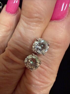 Classic Round Clear Cubic Zirconia Stud Earrings - Silver